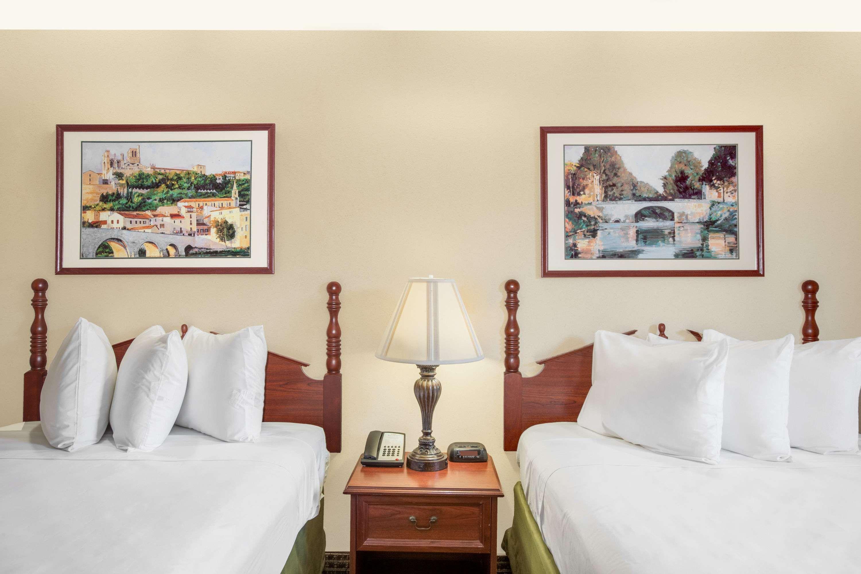 Baymont By Wyndham Lafayette Airport Exterior foto