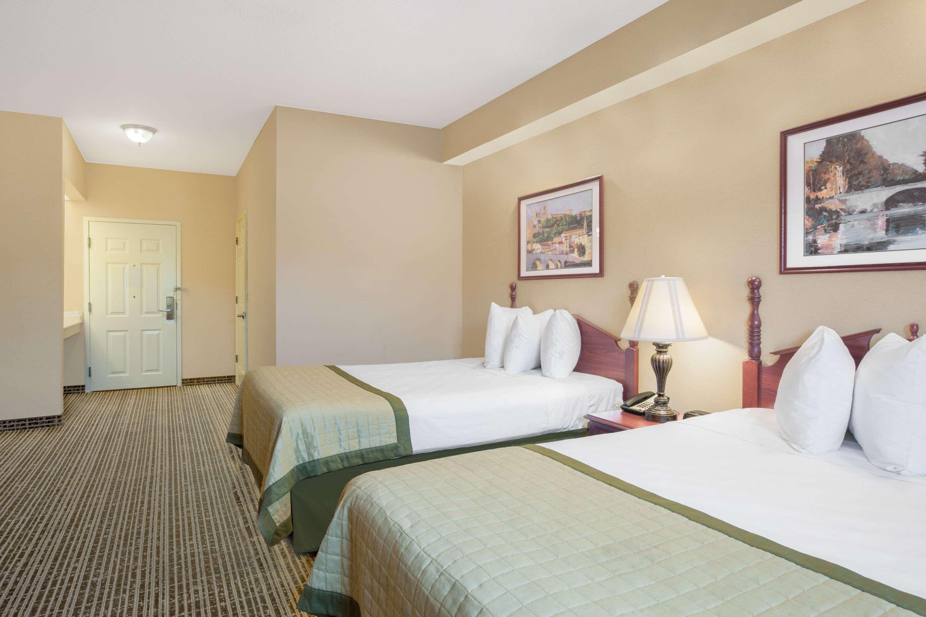 Baymont By Wyndham Lafayette Airport Exterior foto