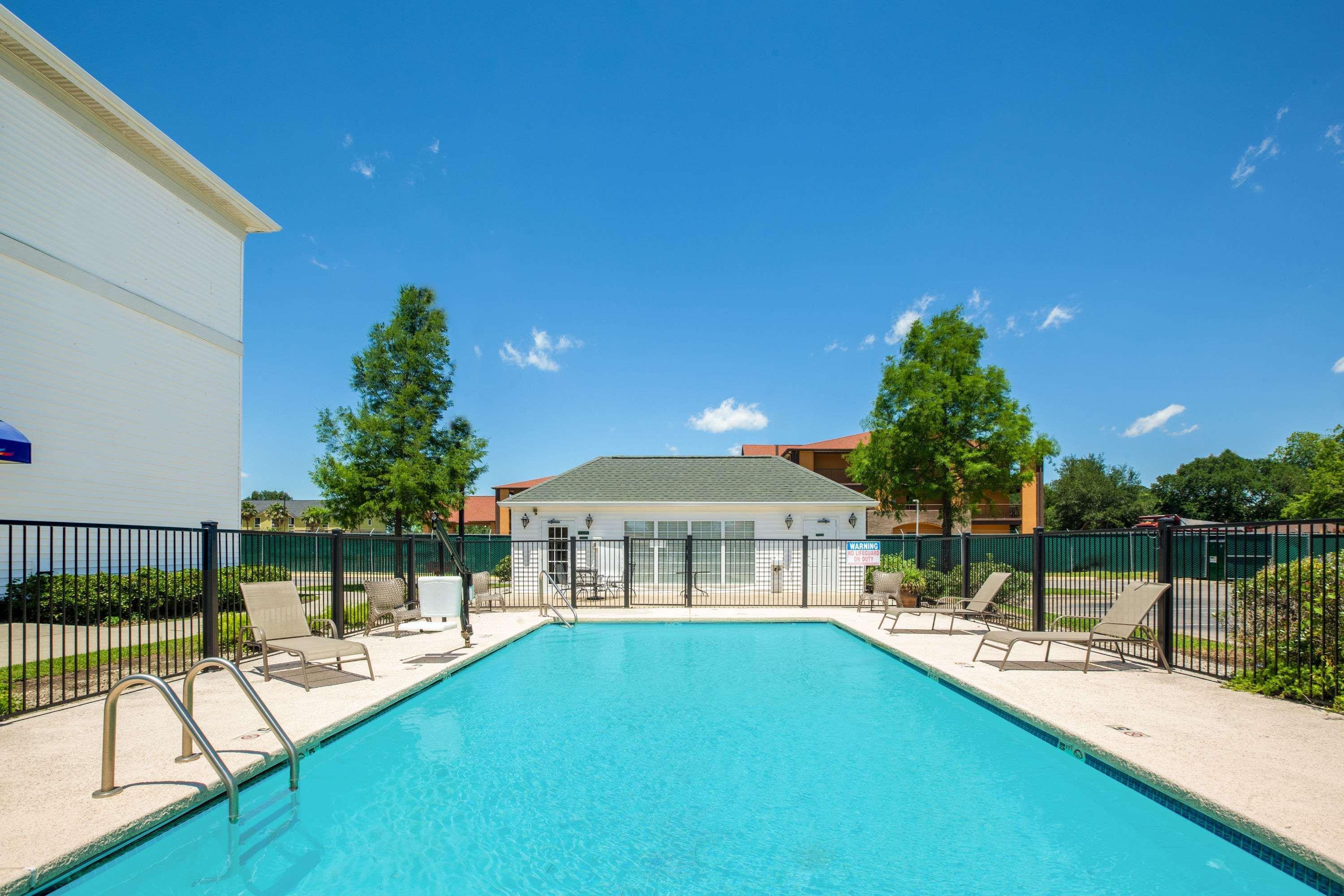 Baymont By Wyndham Lafayette Airport Exterior foto
